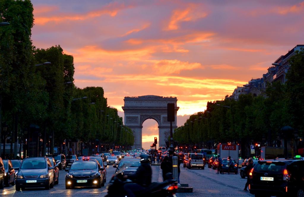 L'un des plus belles avenues du monde - L'Avenue des Champs-Elysées